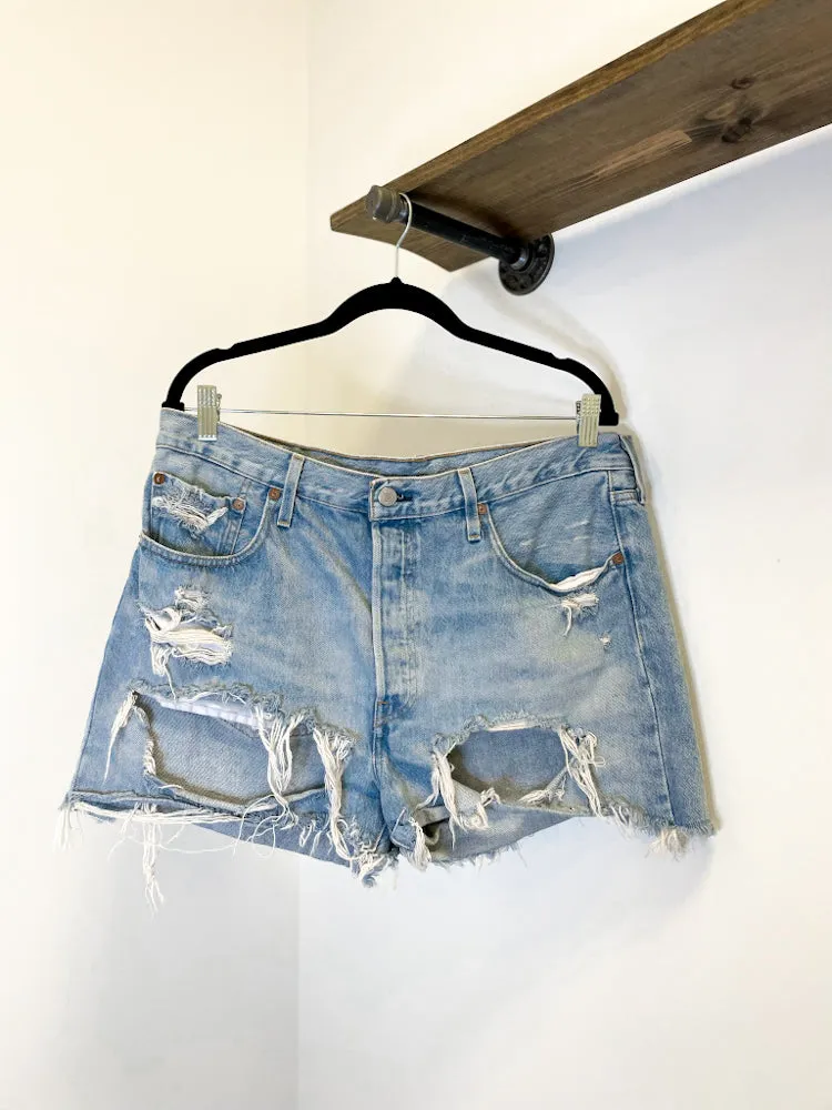 Vintage Levi Cutoff Shorts 32
